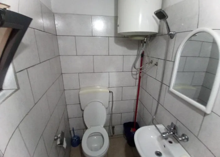 民宿 Private Flat In House 17 地拉那