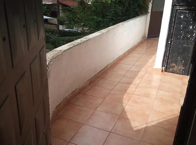 民宿 Private Flat In House 17 地拉那