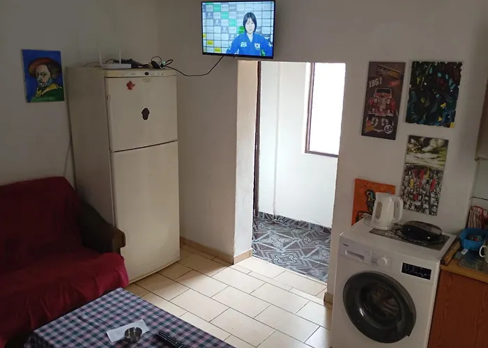 Private Flat In House 17 地拉那