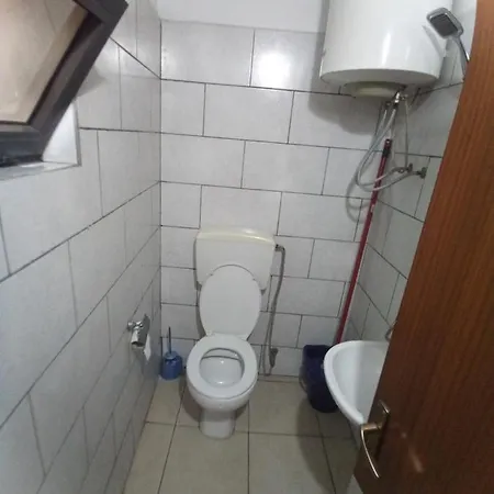 Δωμάτια σε οικογενειακή κατοικία Private Flat In House 17 *