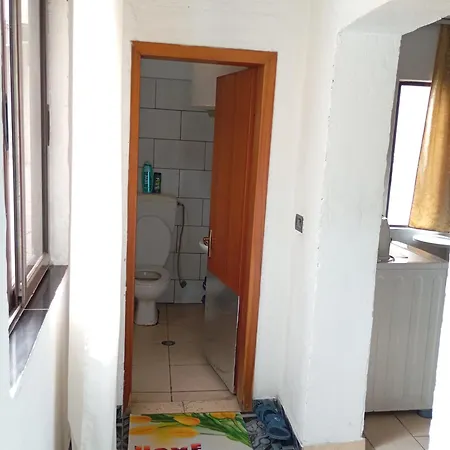 Private Flat In House 17 Δωμάτια σε οικογενειακή κατοικία